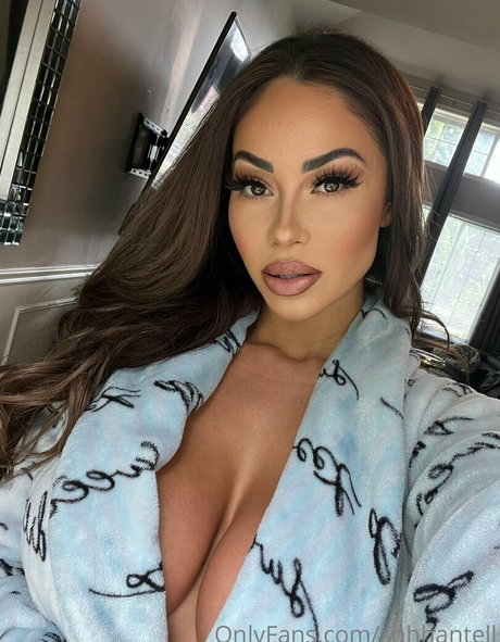 Naakte gelekte OnlyFans-foto van Shantel Tinajero