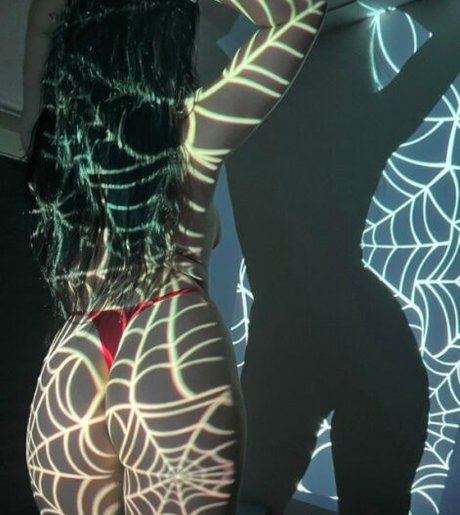 Naakte gelekte OnlyFans-foto van Klaudusiekk