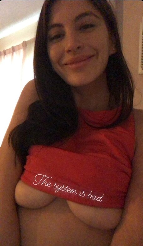 Naakte gelekte OnlyFans-foto van Arianna Basseri Lee