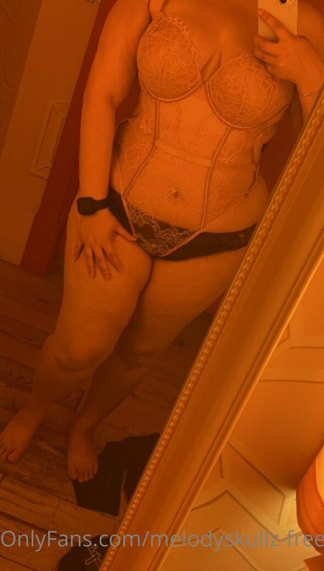 Naakte gelekte OnlyFans-foto van Melodyskullzfree