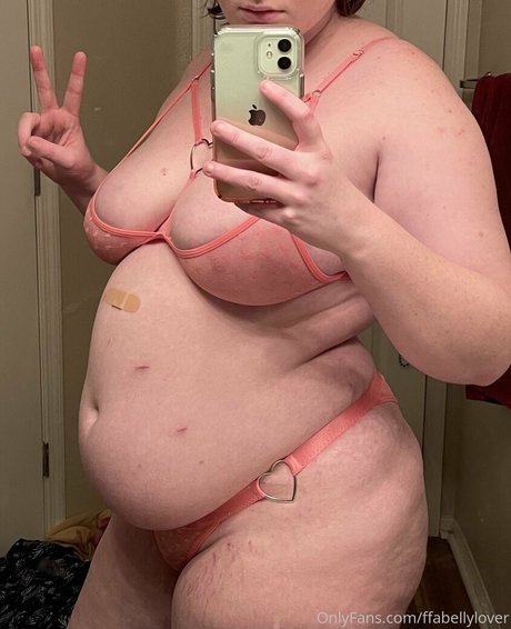 Naakte gelekte OnlyFans-foto van Ffabellylover