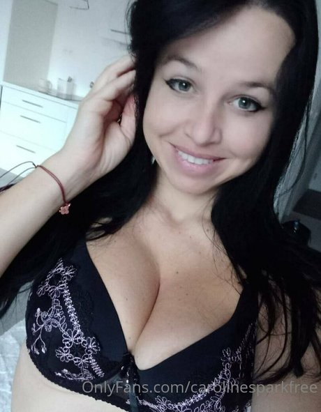 Naakte gelekte OnlyFans-foto van Carolinesparkfree