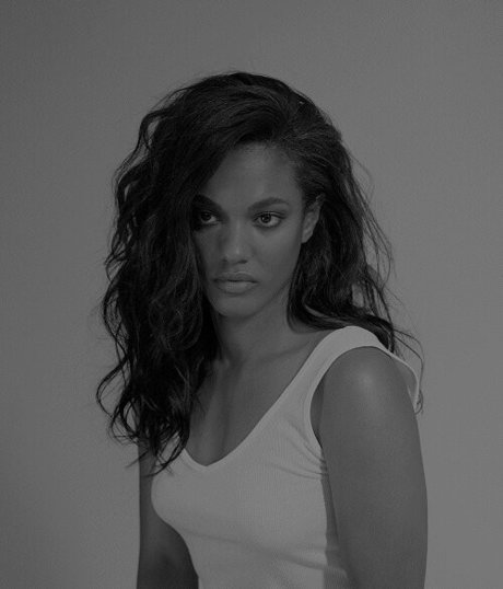 Naakte gelekte OnlyFans-foto van Freema Agyeman