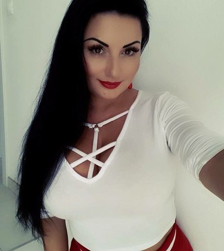 Naakte gelekte OnlyFans-foto van Rita Kyslinger