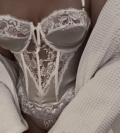 Naakte gelekte OnlyFans-foto van Enireves