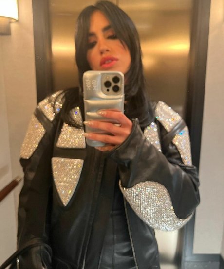 Naakte gelekte OnlyFans-foto van Lali Esposito