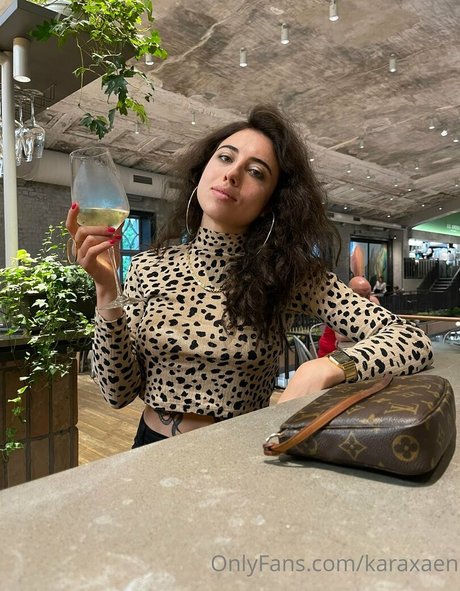 Naakte gelekte OnlyFans-foto van Karaxaen