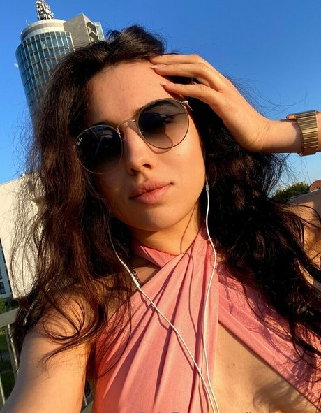 Naakte gelekte OnlyFans-foto van Karaxaen