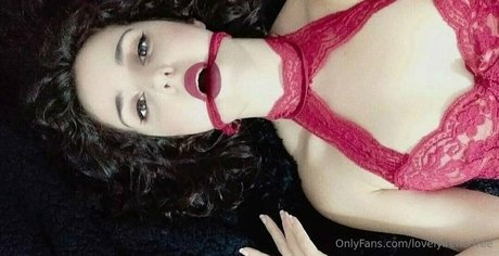 Naakte gelekte OnlyFans-foto van Lovelyirenefree