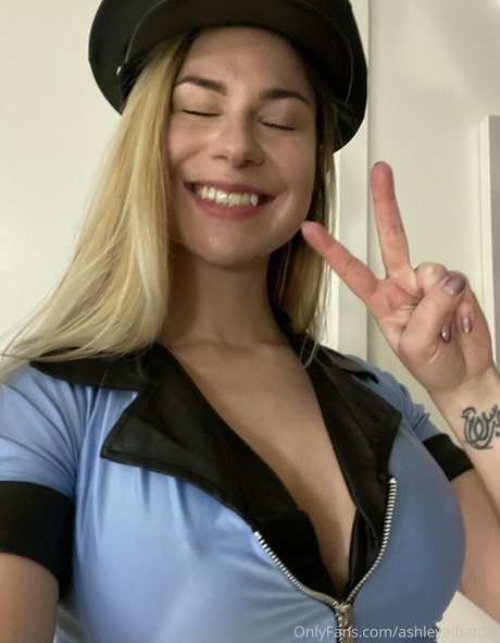 Naakte gelekte OnlyFans-foto van Ashleyalban94