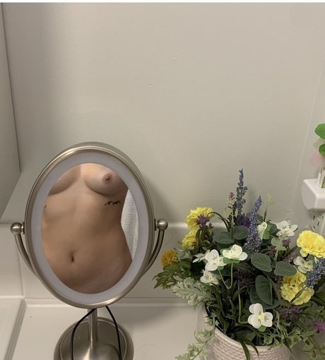 Naakte gelekte OnlyFans-foto van Lauuu