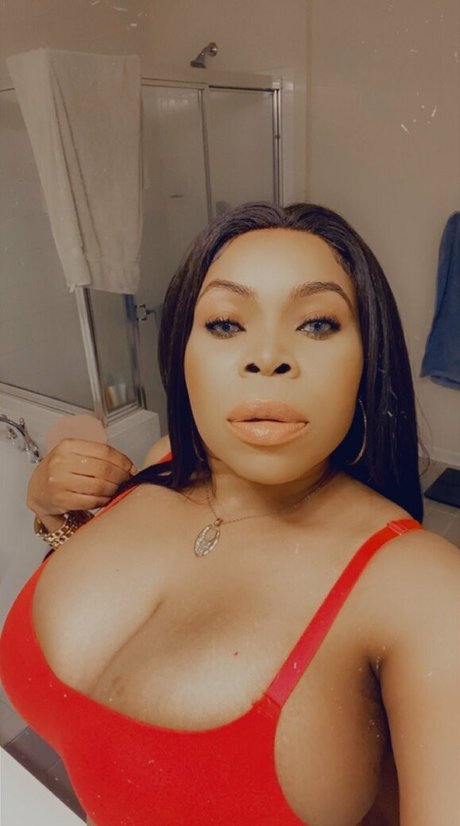 Naakte gelekte OnlyFans-foto van Nubianbeautyxxx