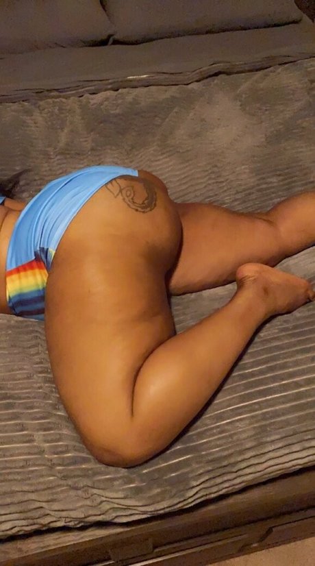 Naakte gelekte OnlyFans-foto van Nubianbeautyxxx
