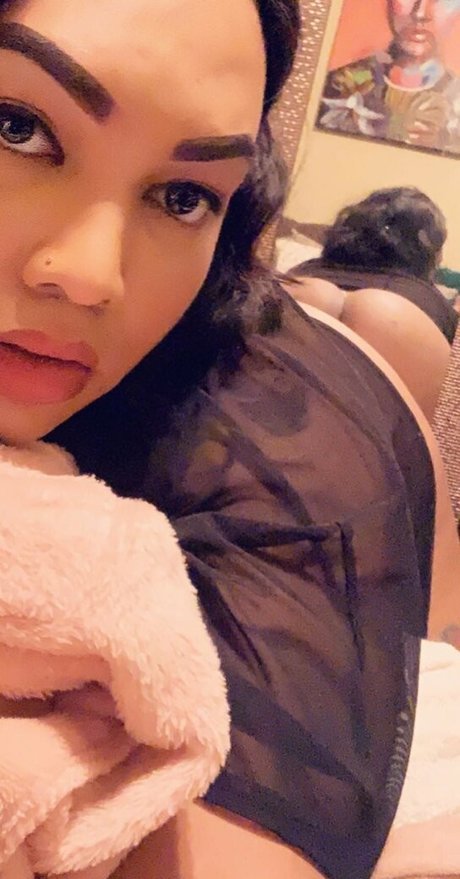 Naakte gelekte OnlyFans-foto van Flawedbeauty808