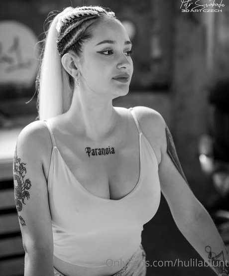 Naakte gelekte OnlyFans-foto van Hulilablunt