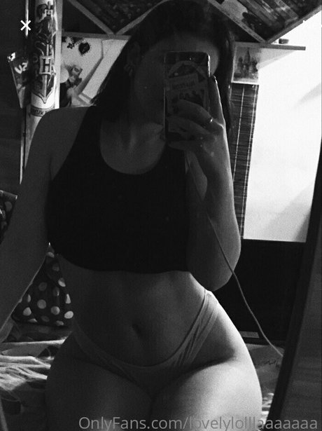 Naakte gelekte OnlyFans-foto van Lovelylolllaaaaaaa