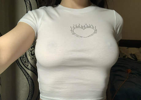 Naakte gelekte OnlyFans-foto van Lovelylolllaaaaaaa