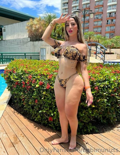 Naakte gelekte OnlyFans-foto van Babi Muniz