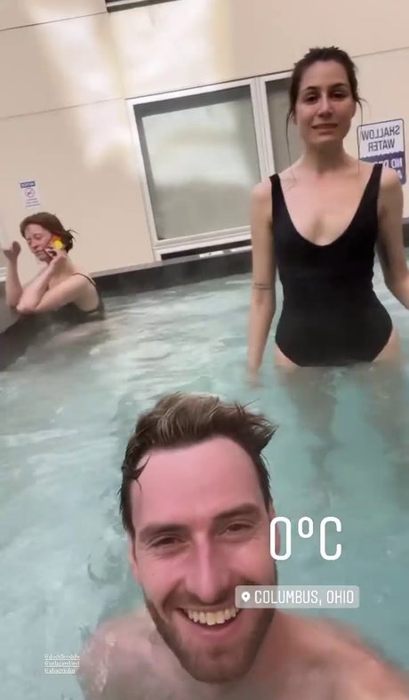 Naakte gelekte OnlyFans-foto van Dodie Clark