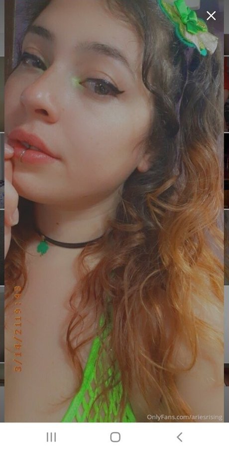 Naakte gelekte OnlyFans-foto van Ariesrising