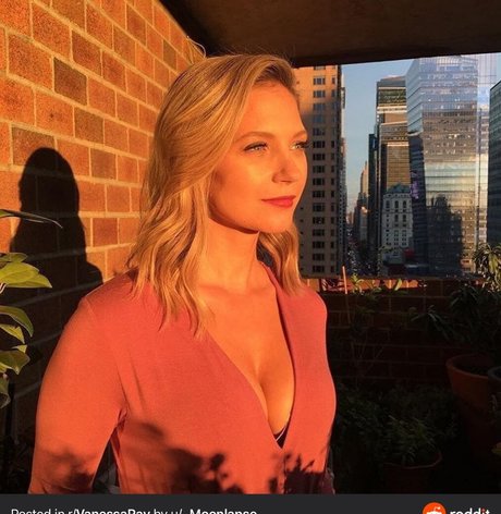 Naakte gelekte OnlyFans-foto van Vanessa Ray