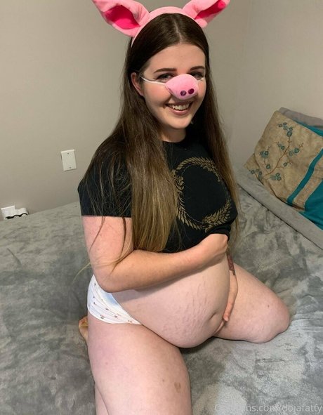 Naakte gelekte OnlyFans-foto van Fattereveryautumnfree
