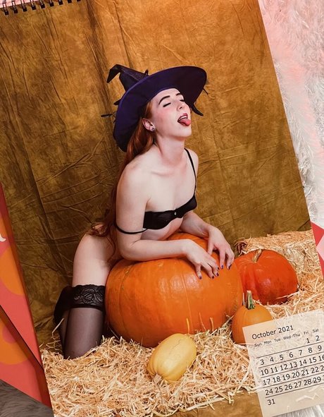 Naakte gelekte OnlyFans-foto van Shiriallwood