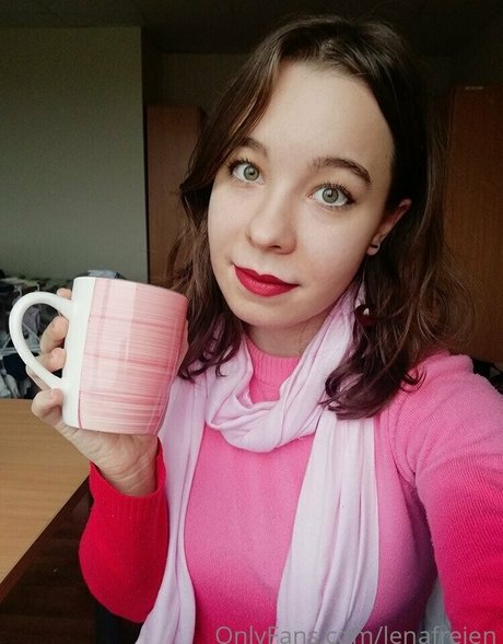 Naakte gelekte OnlyFans-foto van Lenafreien