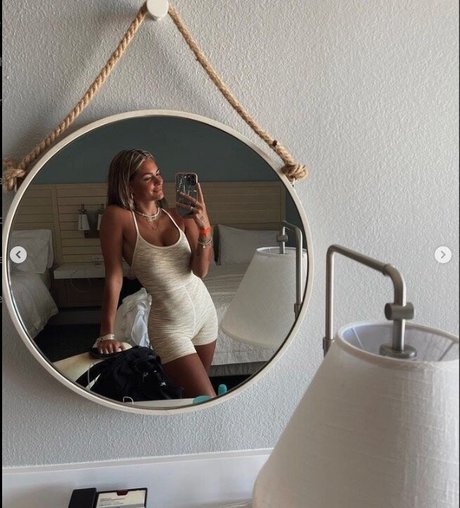 Naakte gelekte OnlyFans-foto van Mackensiemintz