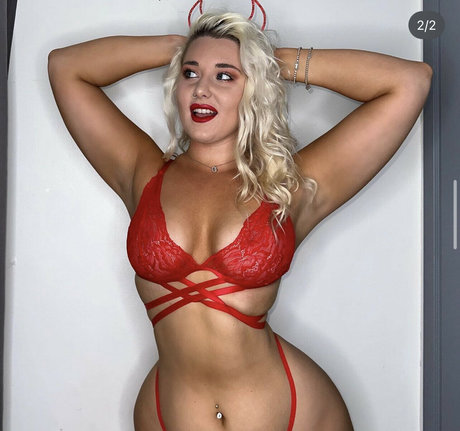 Naakte gelekte OnlyFans-foto van Molly Harding