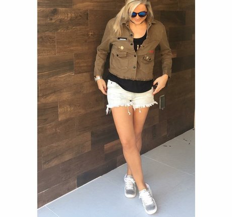 Naakte gelekte OnlyFans-foto van Katy Hill