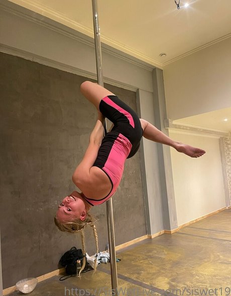 Naakte gelekte OnlyFans-foto van Siswetvip