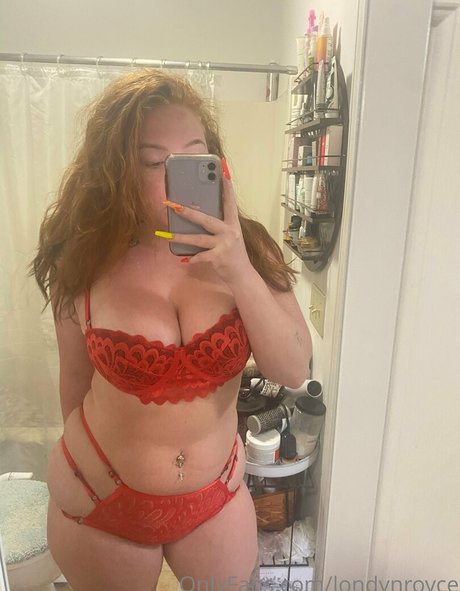 Naakte gelekte OnlyFans-foto van Londynroyce
