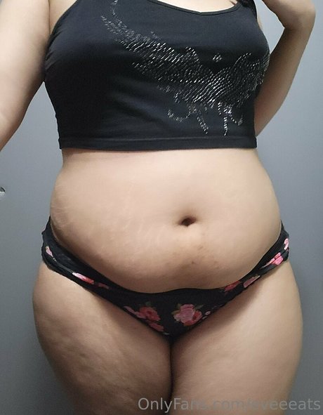Naakte gelekte OnlyFans-foto van Eveeeats