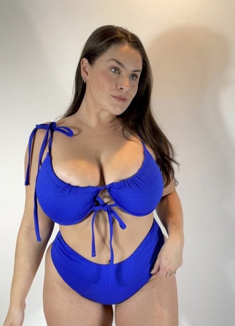 Naakte gelekte OnlyFans-foto van Youcancallmelt