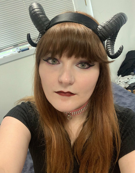 Naakte gelekte OnlyFans-foto van Sammismith26