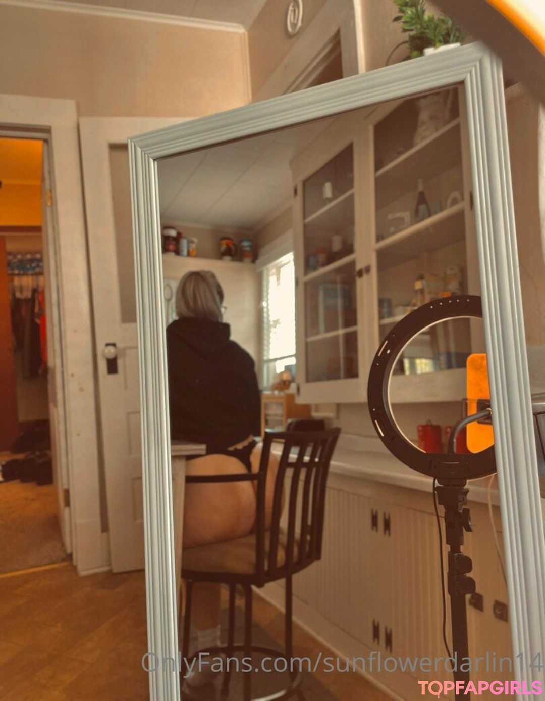 Naakte gelekte OnlyFans-foto van Sunflowerdarlin14 #8 Naakte gelekte OnlyFans-foto van Sunflowerdarlin14 #8
