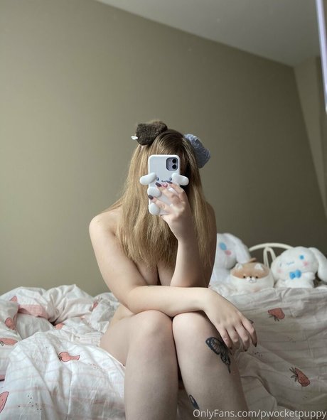 Naakte gelekte OnlyFans-foto van Puppywife