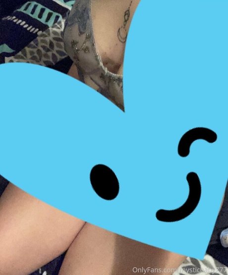Naakte gelekte OnlyFans-foto van Mysticbaby777