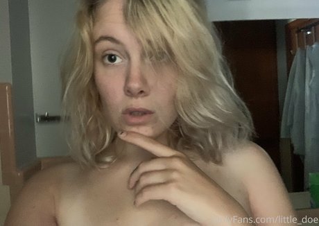 Naakte gelekte OnlyFans-foto van Littledoe