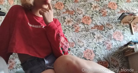 Naakte gelekte OnlyFans-foto van Dirtyblonde