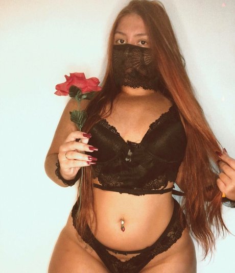 Naakte gelekte OnlyFans-foto van Giovana Damacena