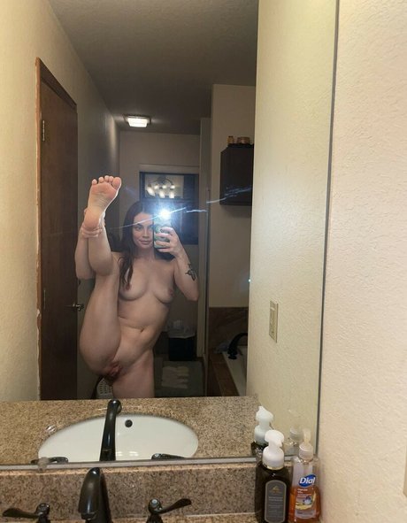 Naakte gelekte OnlyFans-foto van Queen Softness