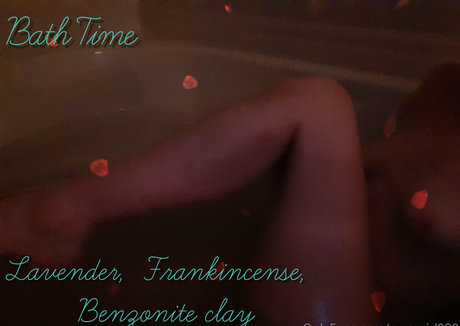 Naakte gelekte OnlyFans-foto van Ravergirl009