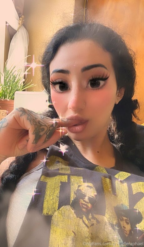 Naakte gelekte OnlyFans-foto van Arabelleraphael