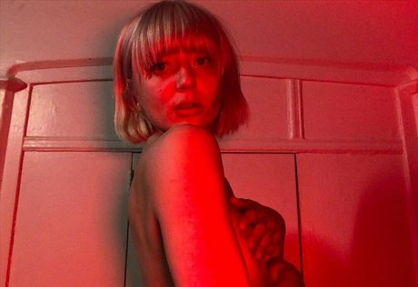 Naakte gelekte OnlyFans-foto van Alittlevampy