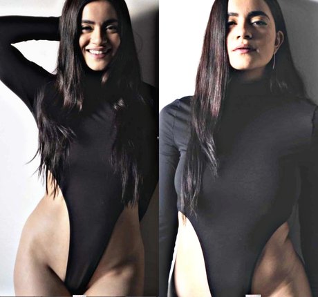 Naakte gelekte OnlyFans-foto van Paulina Gaitan