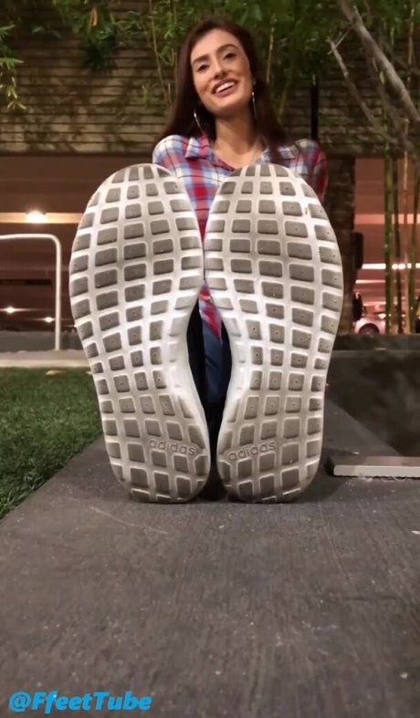 Naakte gelekte OnlyFans-foto van Israel Feet