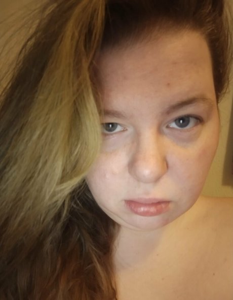 Naakte gelekte OnlyFans-foto van Rnbwdsh