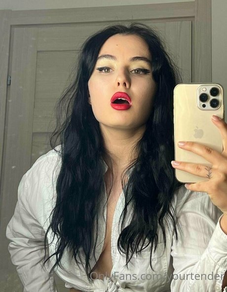Naakte gelekte OnlyFans-foto van Tenderalise